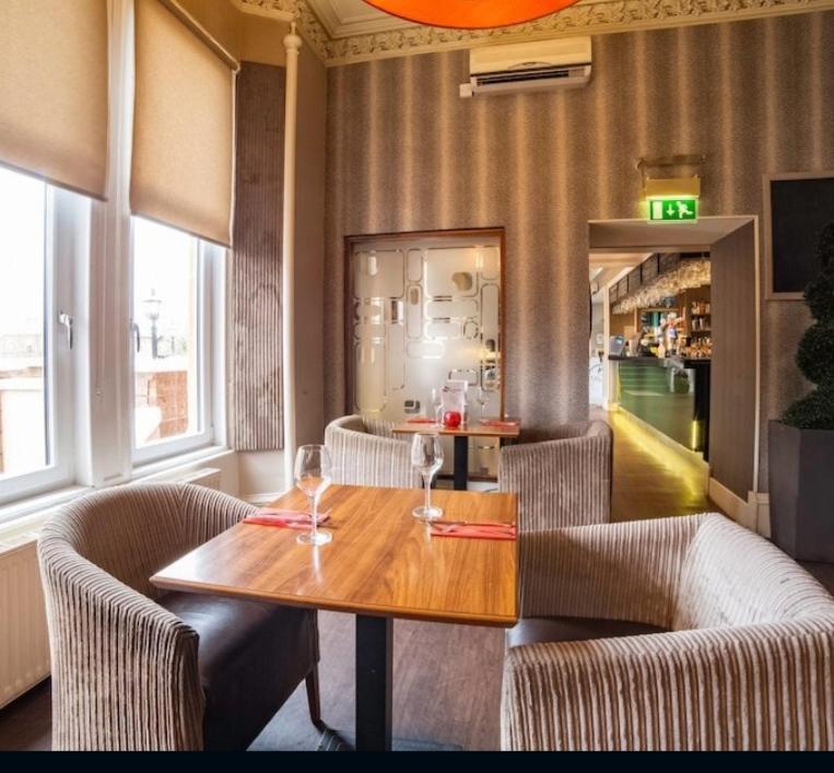 The Redstones Hotel & Restaurant East Kilbride Eksteriør billede